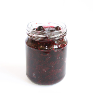 chernaya-smorodina-peretertaya-s-saharom